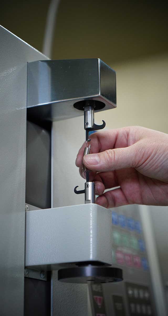 バネ製品の引張り試験